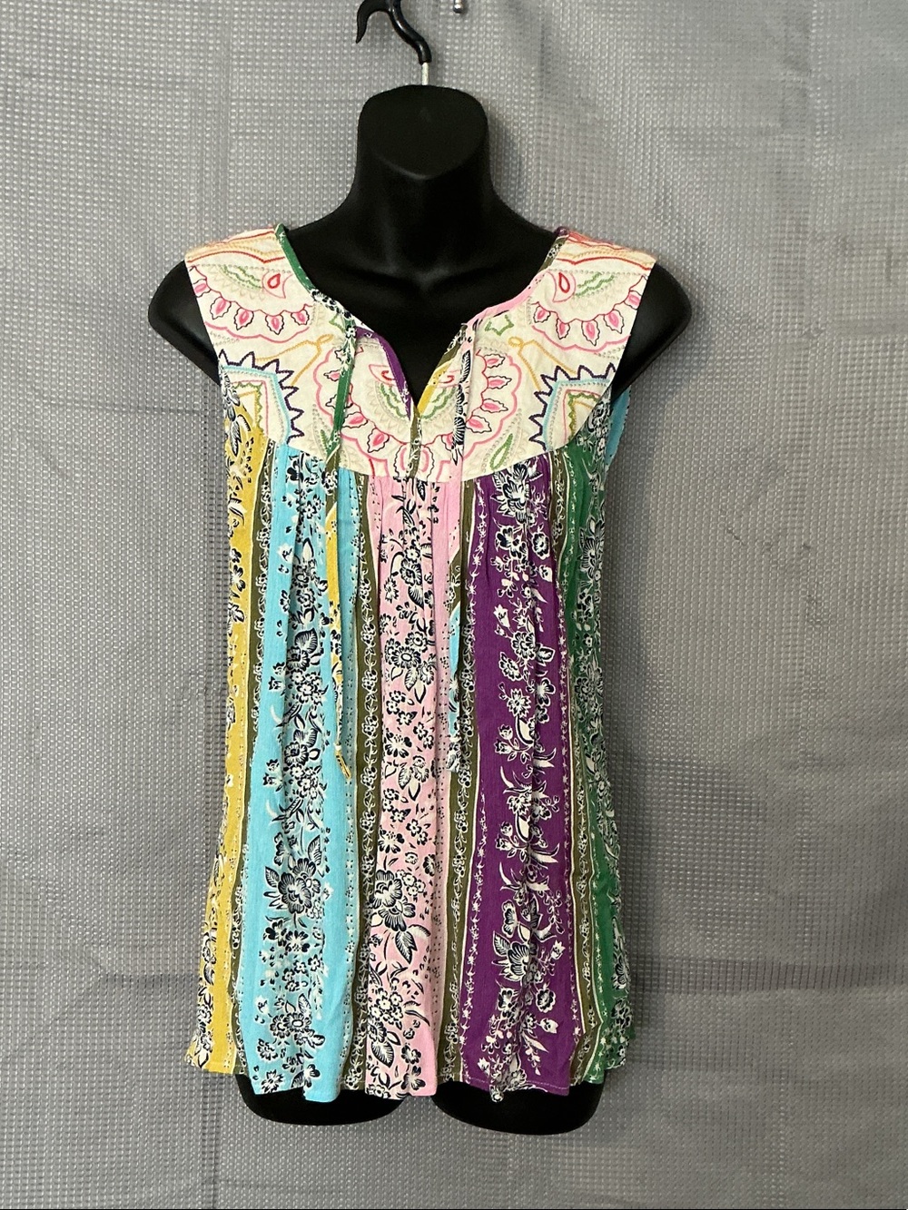 Multicolor Striped V-Neck Sleeveless Tank Top